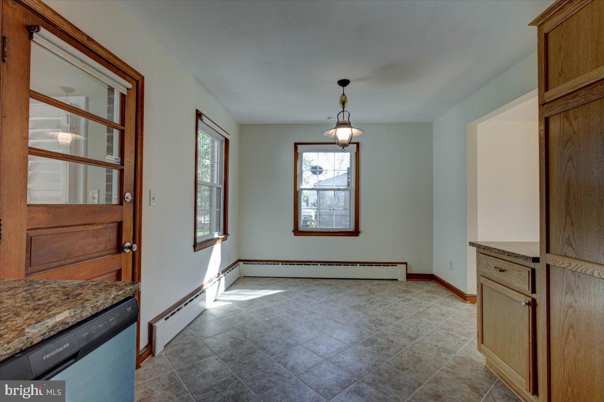 LIVINGSTON OAKS - Residential Lease