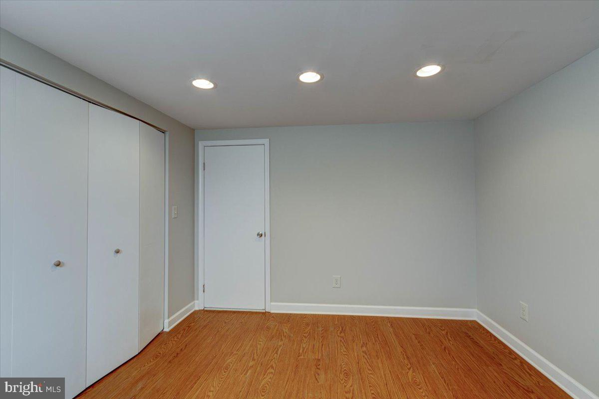 LIVINGSTON OAKS - Residential Lease