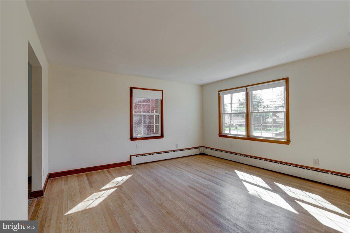 LIVINGSTON OAKS - Residential Lease