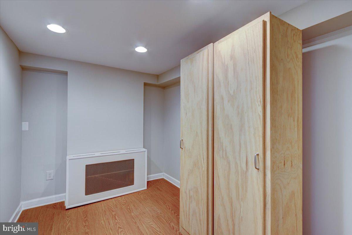 LIVINGSTON OAKS - Residential Lease