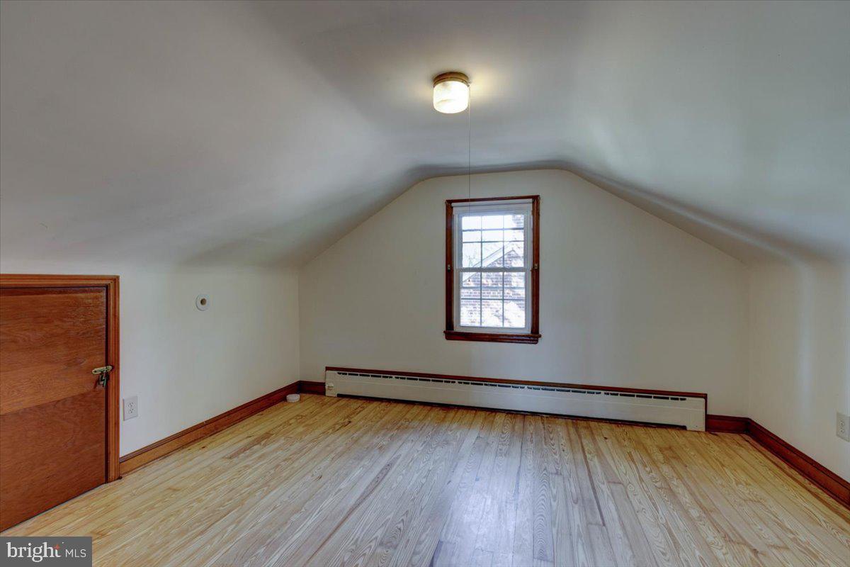 LIVINGSTON OAKS - Residential Lease