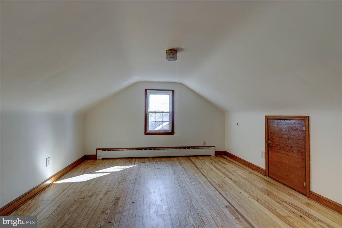 LIVINGSTON OAKS - Residential Lease