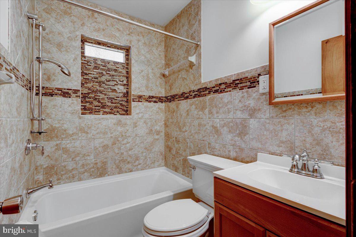 LIVINGSTON OAKS - Residential Lease