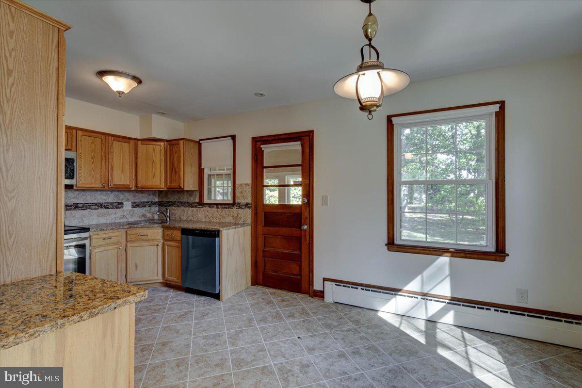 LIVINGSTON OAKS - Residential Lease