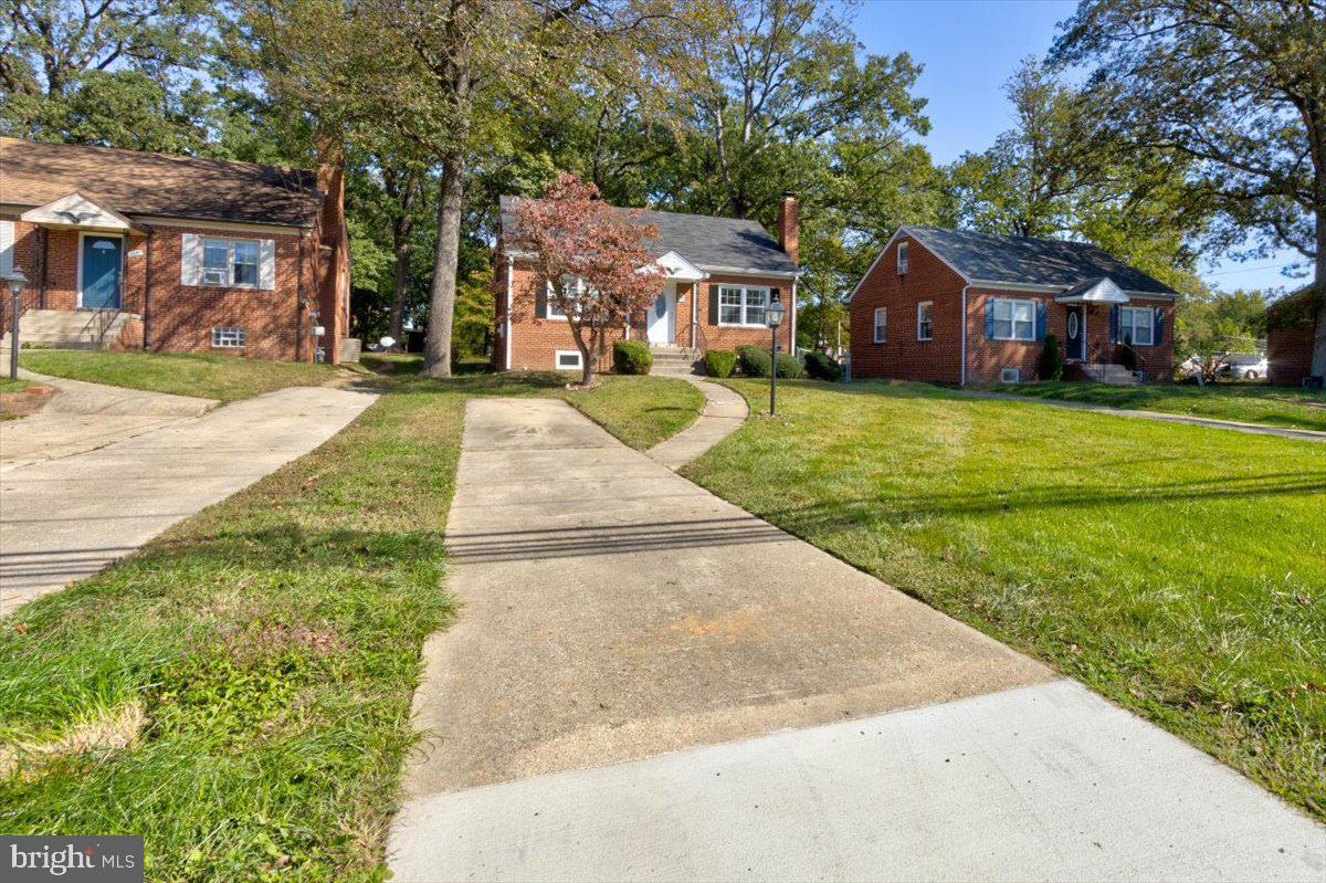 LIVINGSTON OAKS - Residential Lease