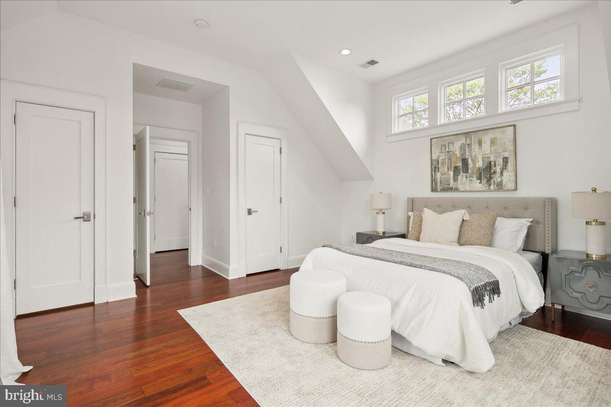 LYON VILLAGE - Residential