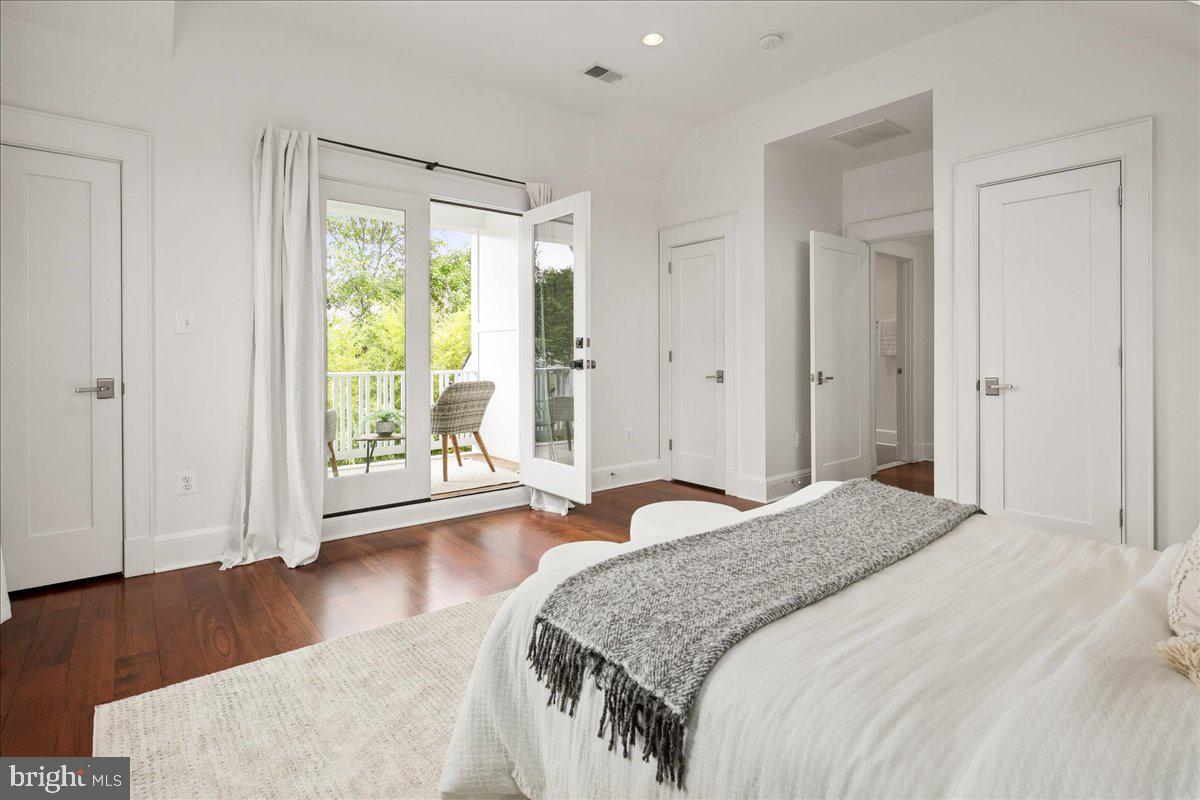 LYON VILLAGE - Residential