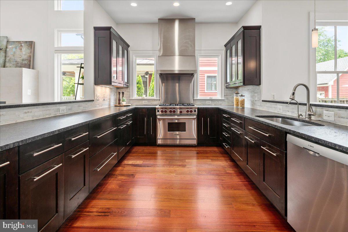 LYON VILLAGE - Residential