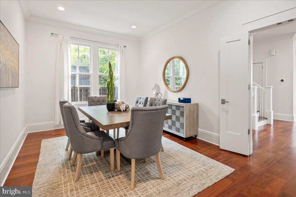 LYON VILLAGE - Residential