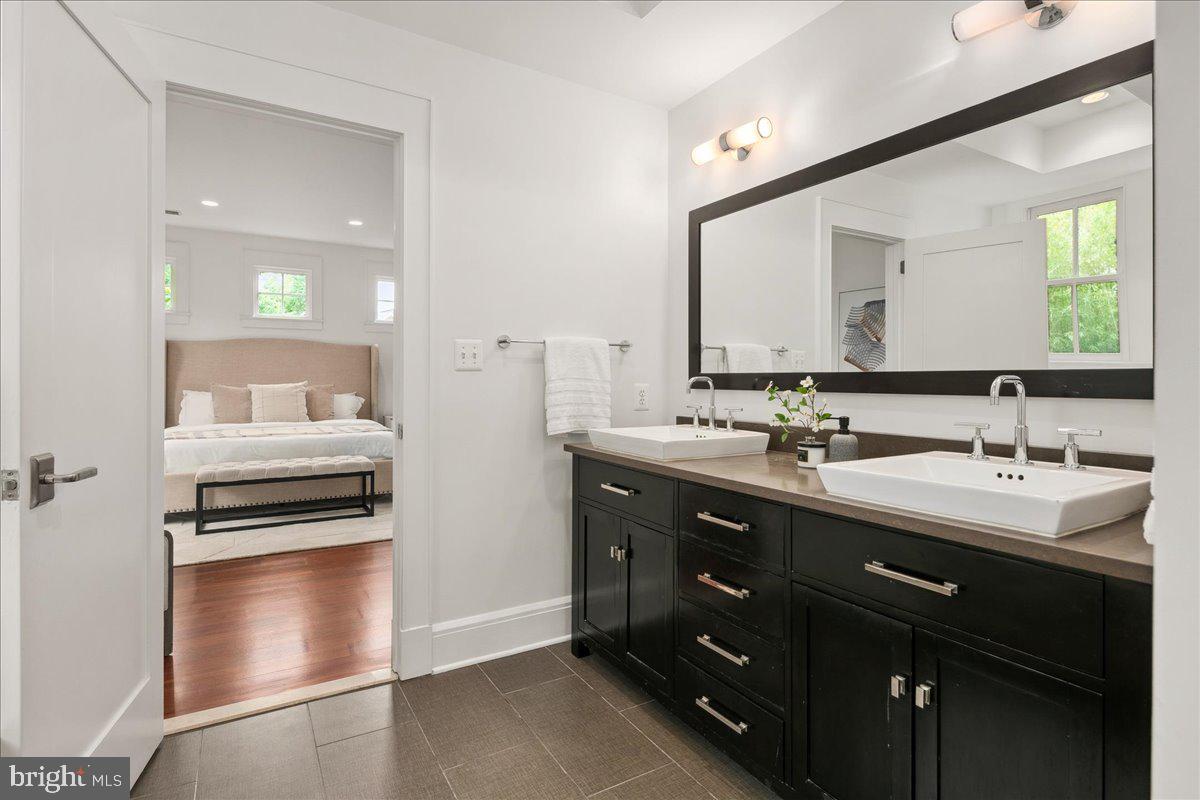 LYON VILLAGE - Residential