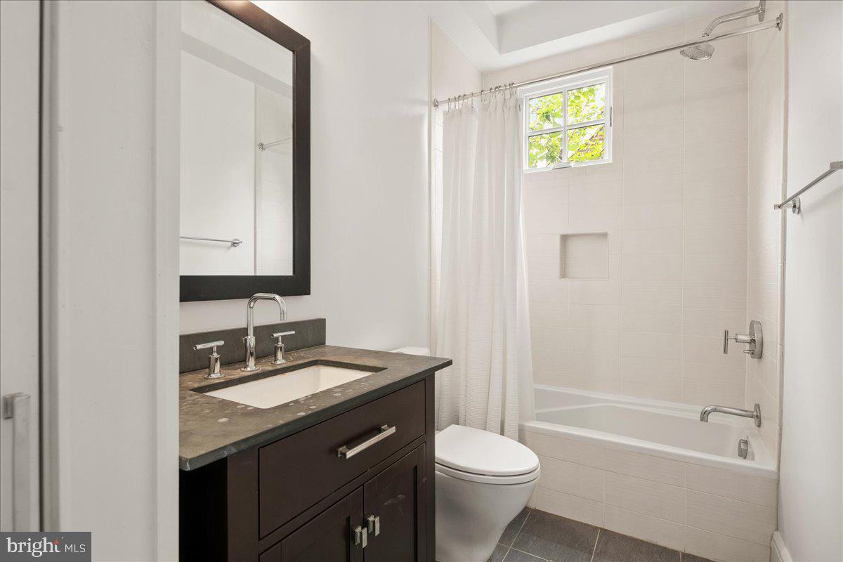 LYON VILLAGE - Residential