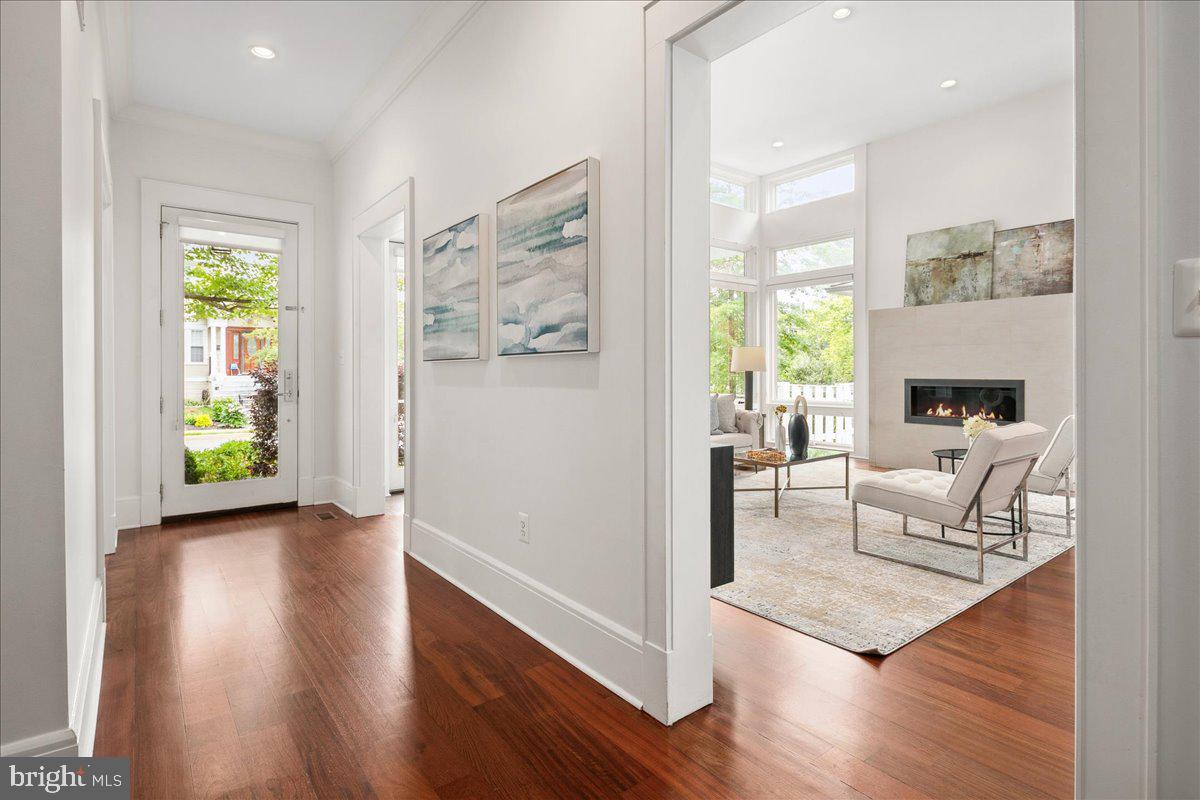 LYON VILLAGE - Residential