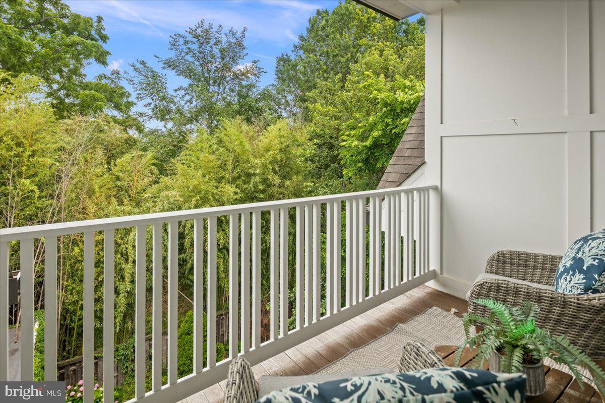 LYON VILLAGE - Residential