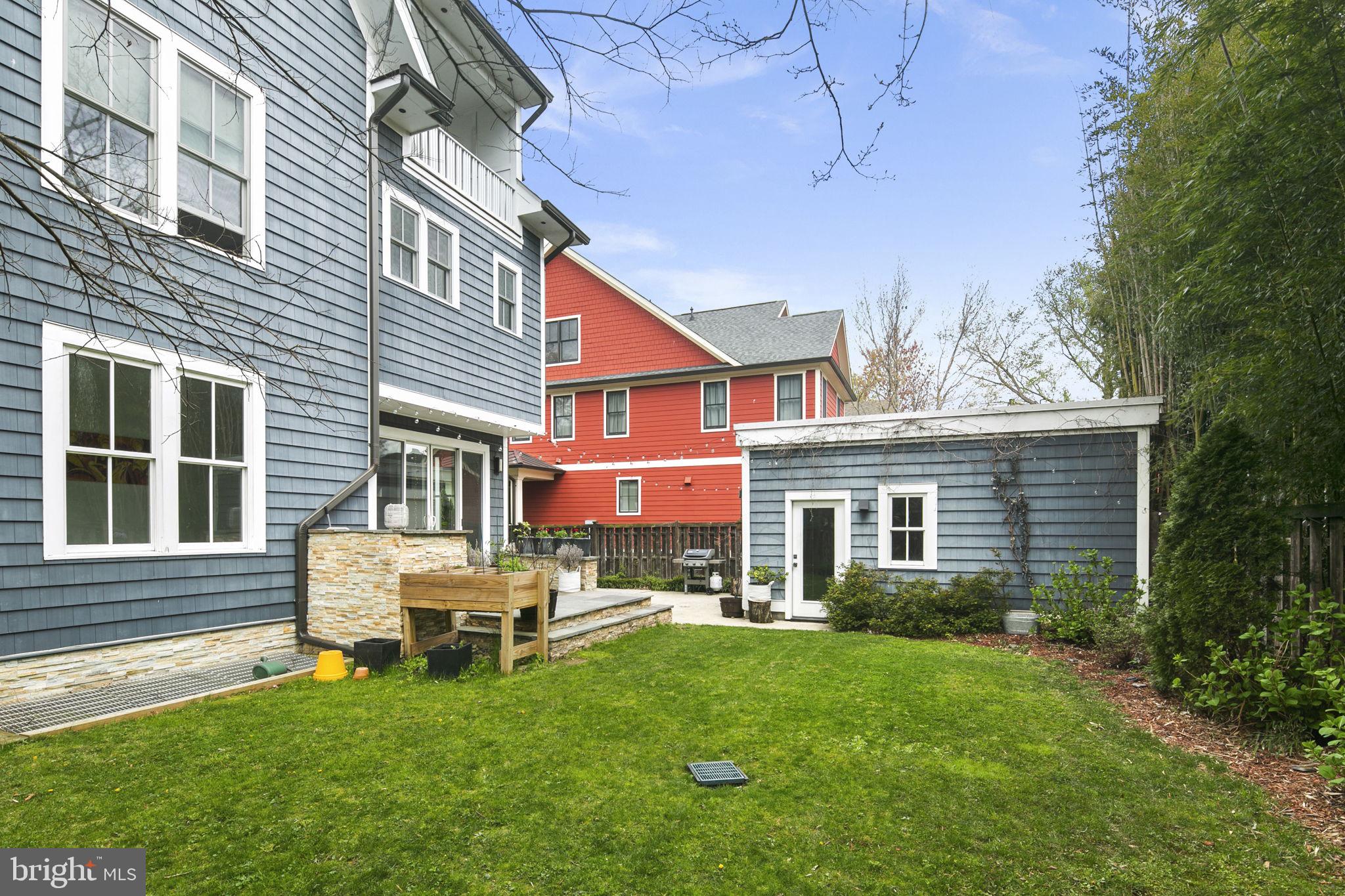 LYON VILLAGE - Residential