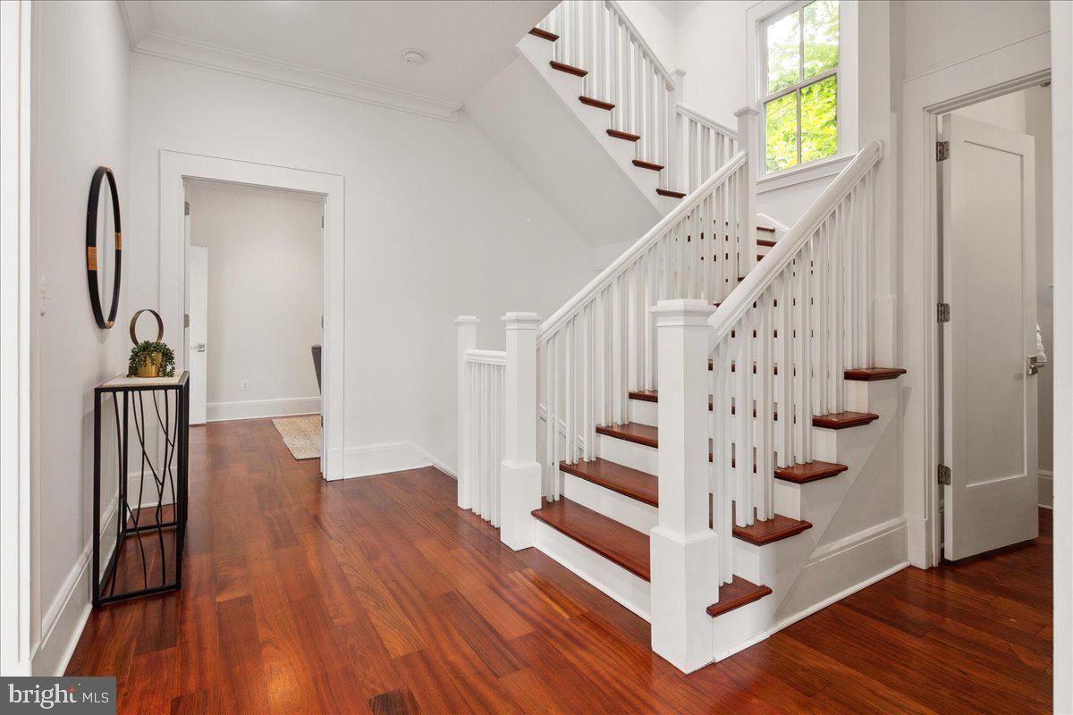 LYON VILLAGE - Residential