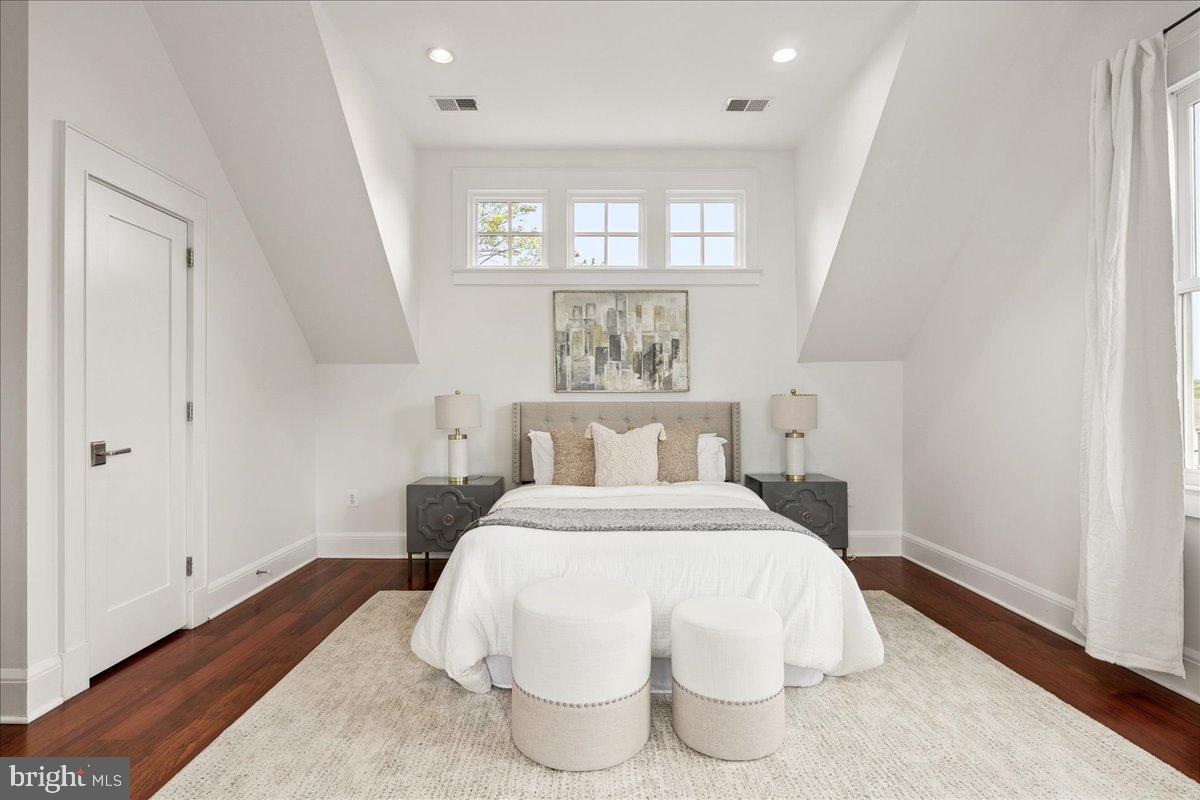 LYON VILLAGE - Residential