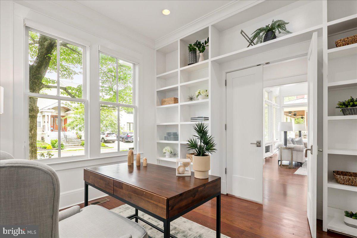 LYON VILLAGE - Residential