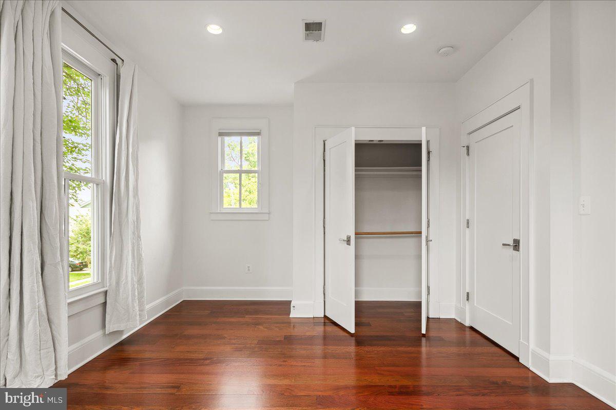 LYON VILLAGE - Residential