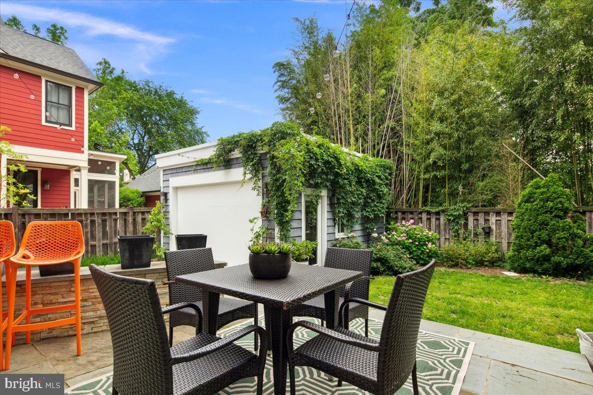 LYON VILLAGE - Residential