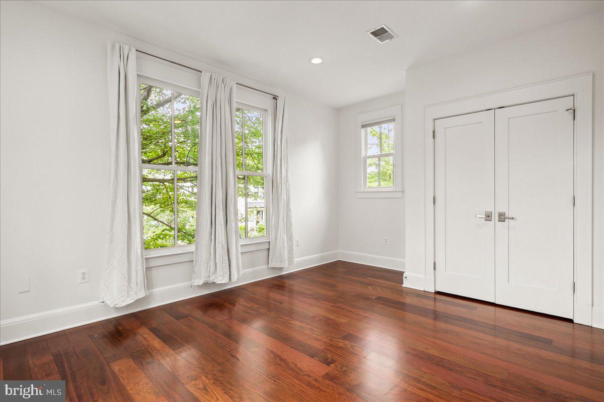 LYON VILLAGE - Residential