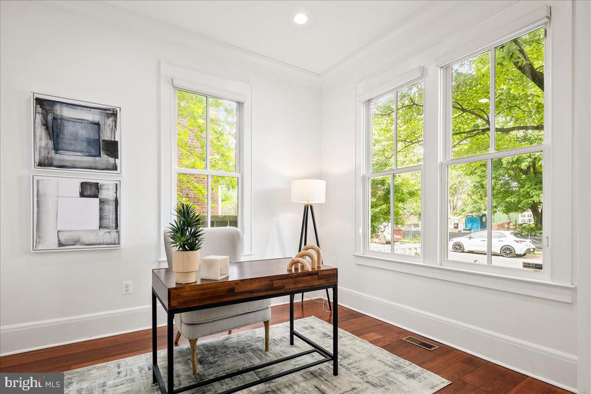 LYON VILLAGE - Residential