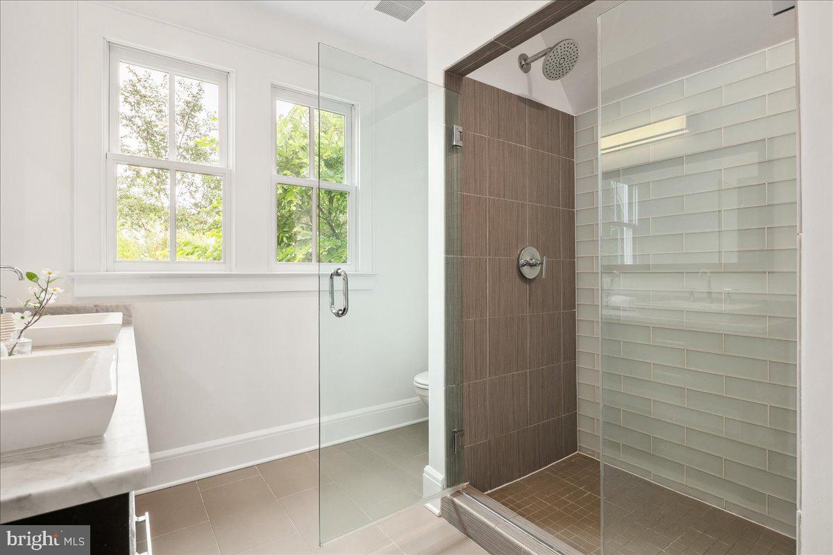 LYON VILLAGE - Residential