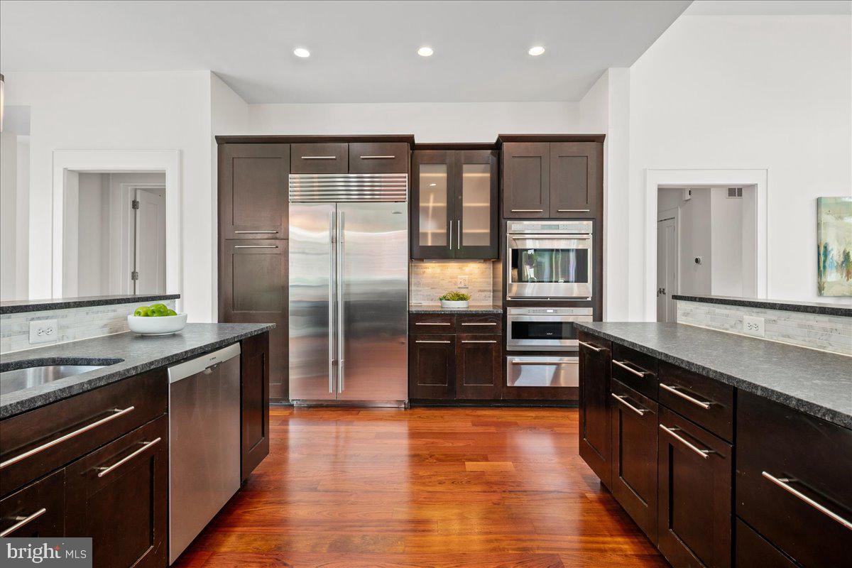 LYON VILLAGE - Residential