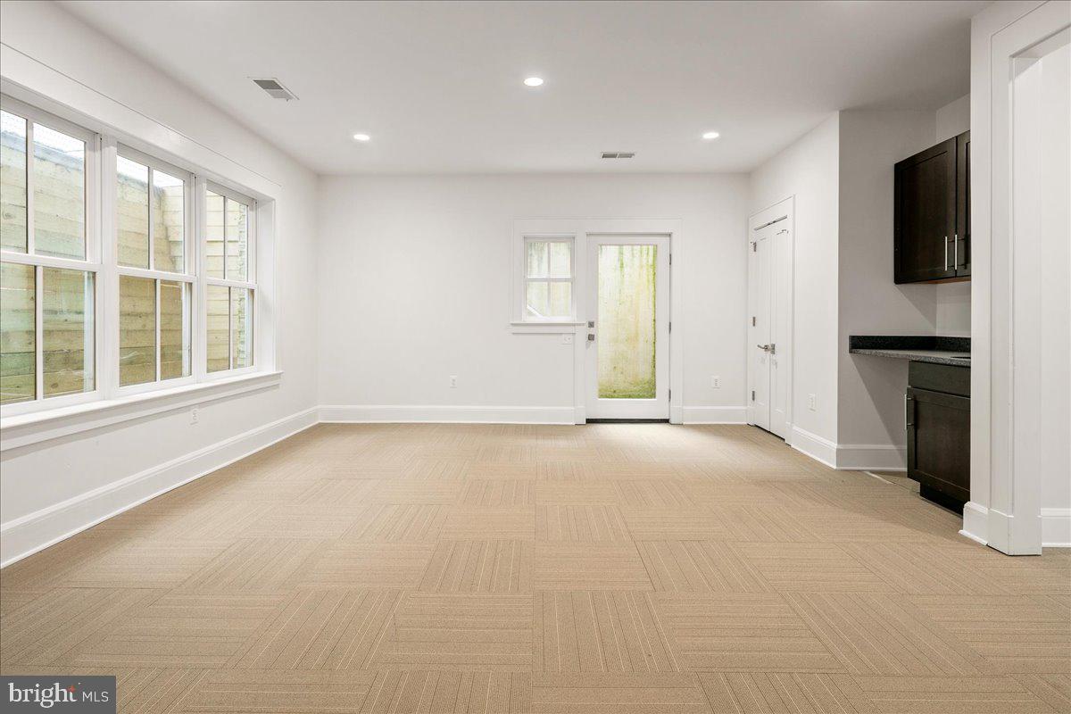 LYON VILLAGE - Residential