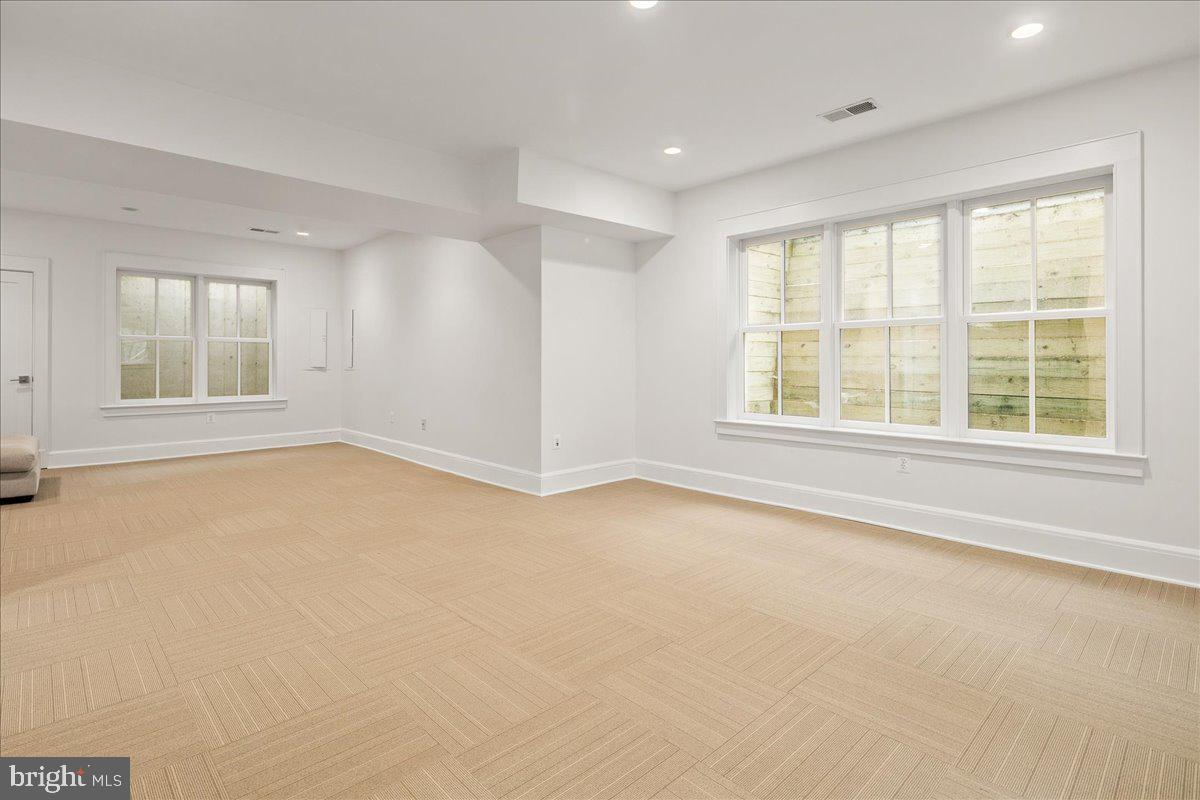 LYON VILLAGE - Residential