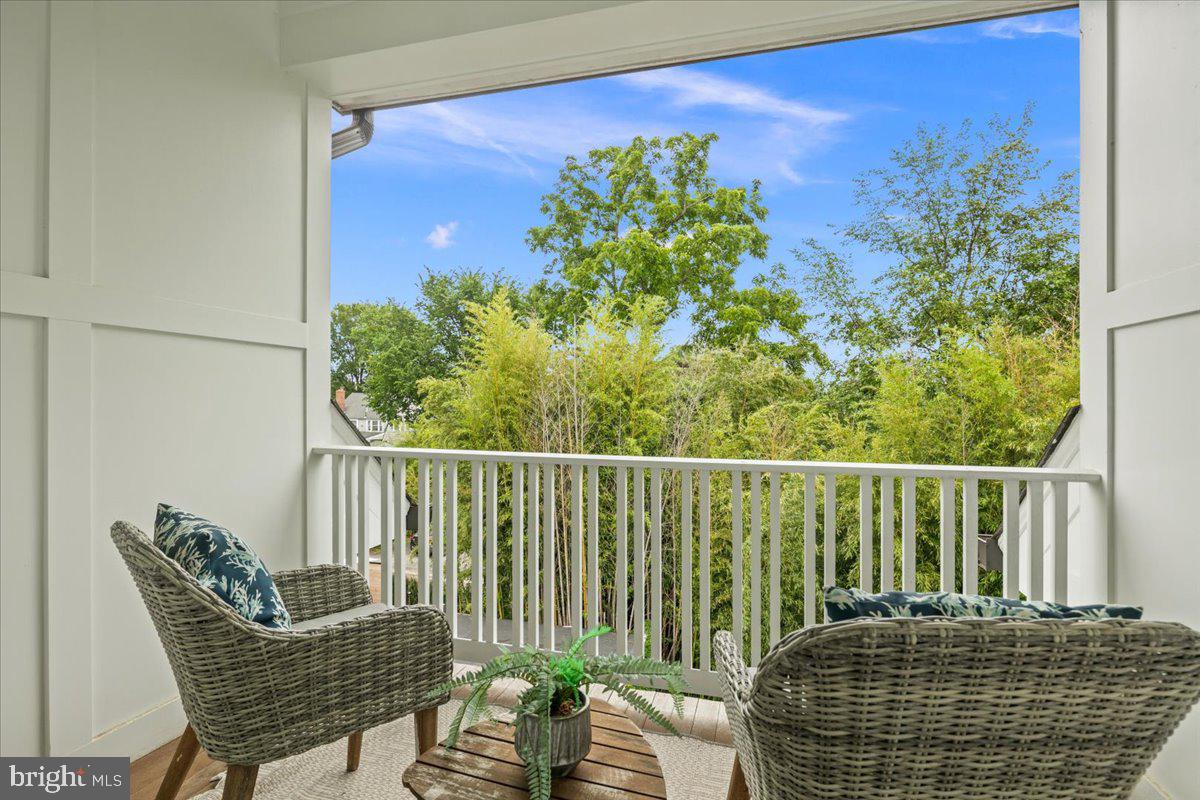 LYON VILLAGE - Residential