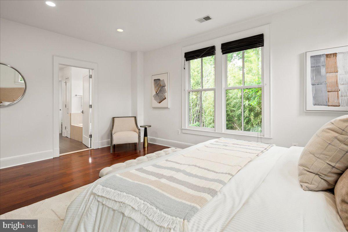 LYON VILLAGE - Residential