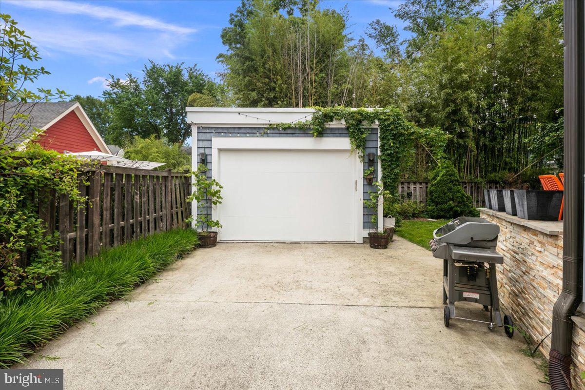 LYON VILLAGE - Residential