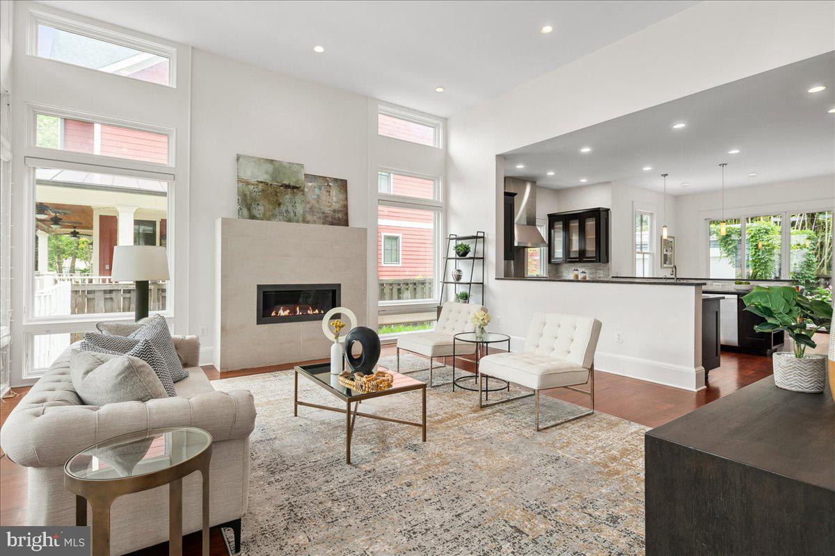 LYON VILLAGE - Residential