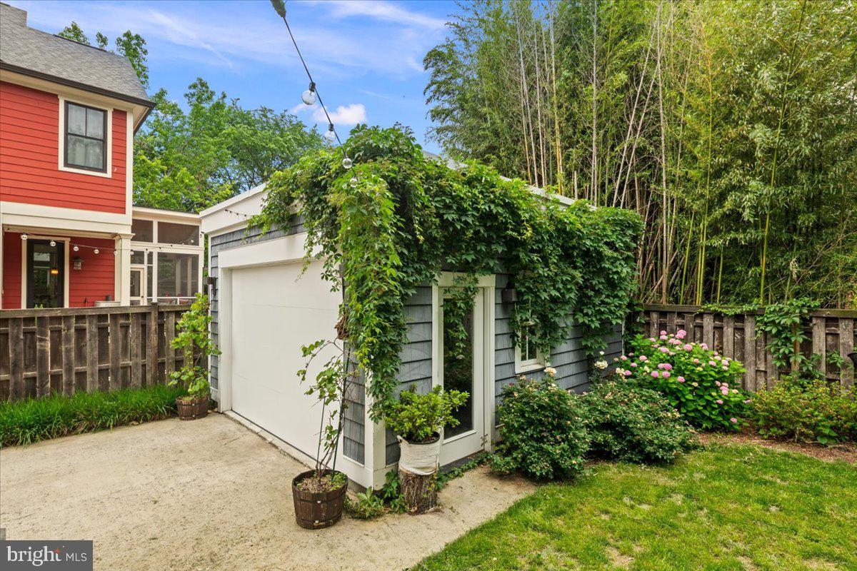 LYON VILLAGE - Residential