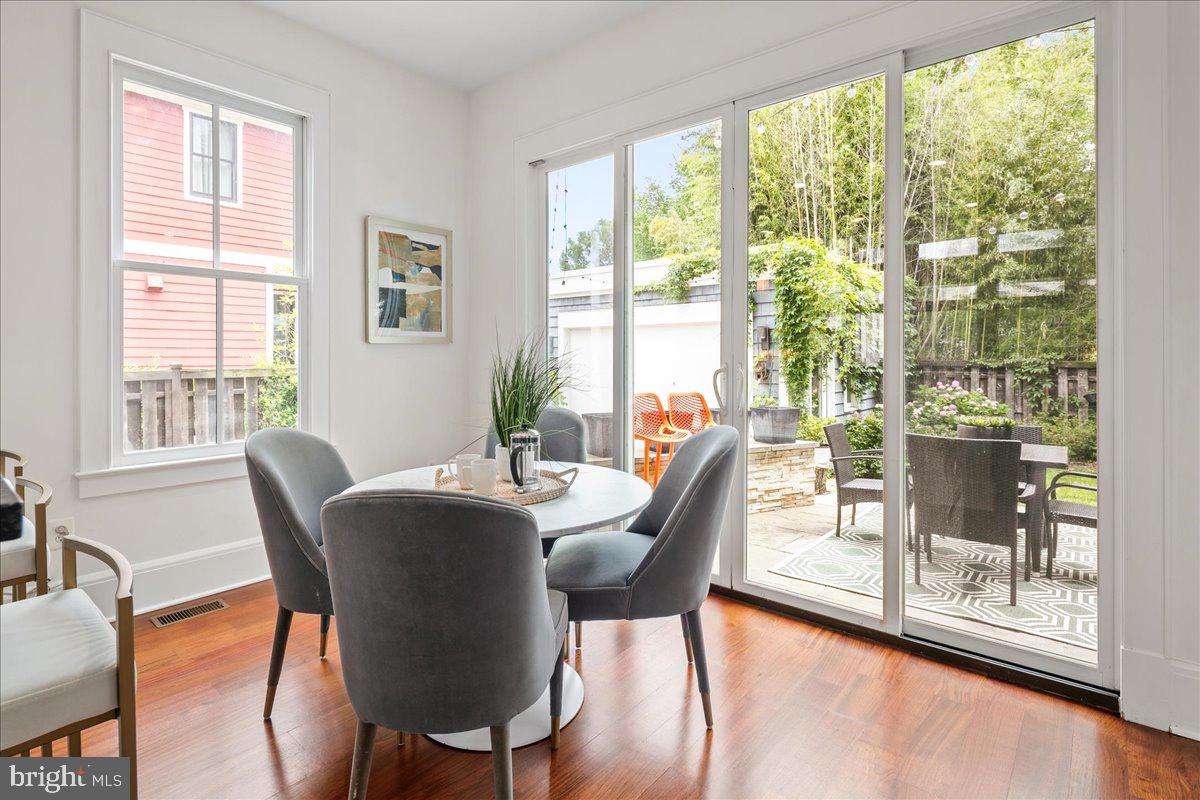 LYON VILLAGE - Residential