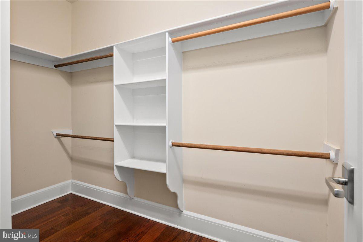 LYON VILLAGE - Residential