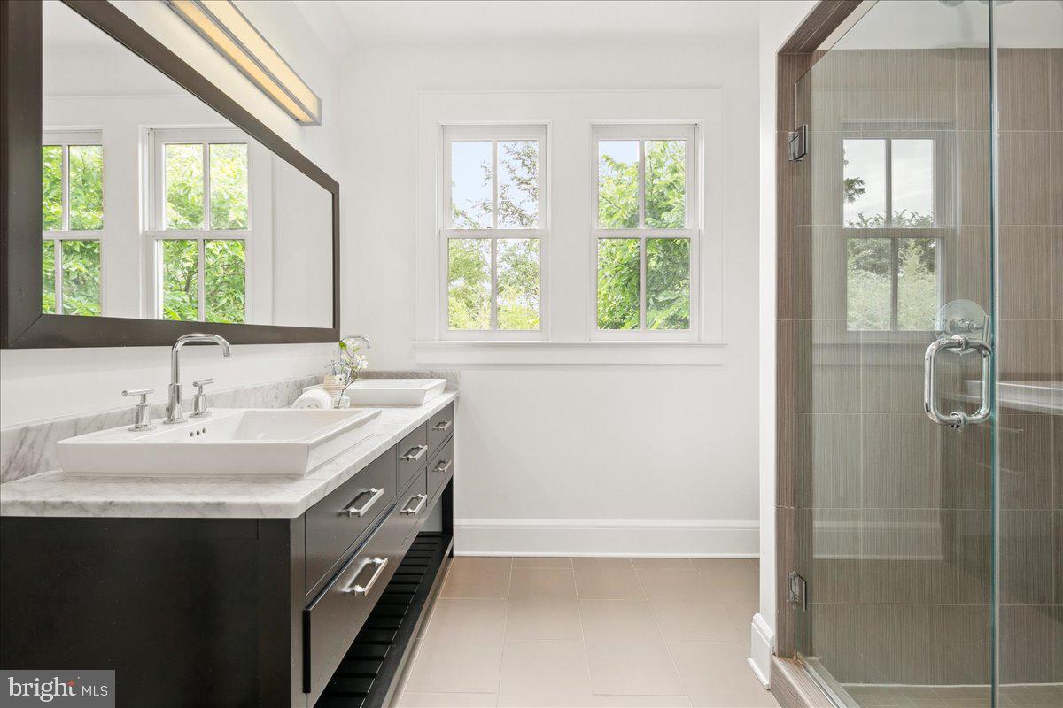 LYON VILLAGE - Residential