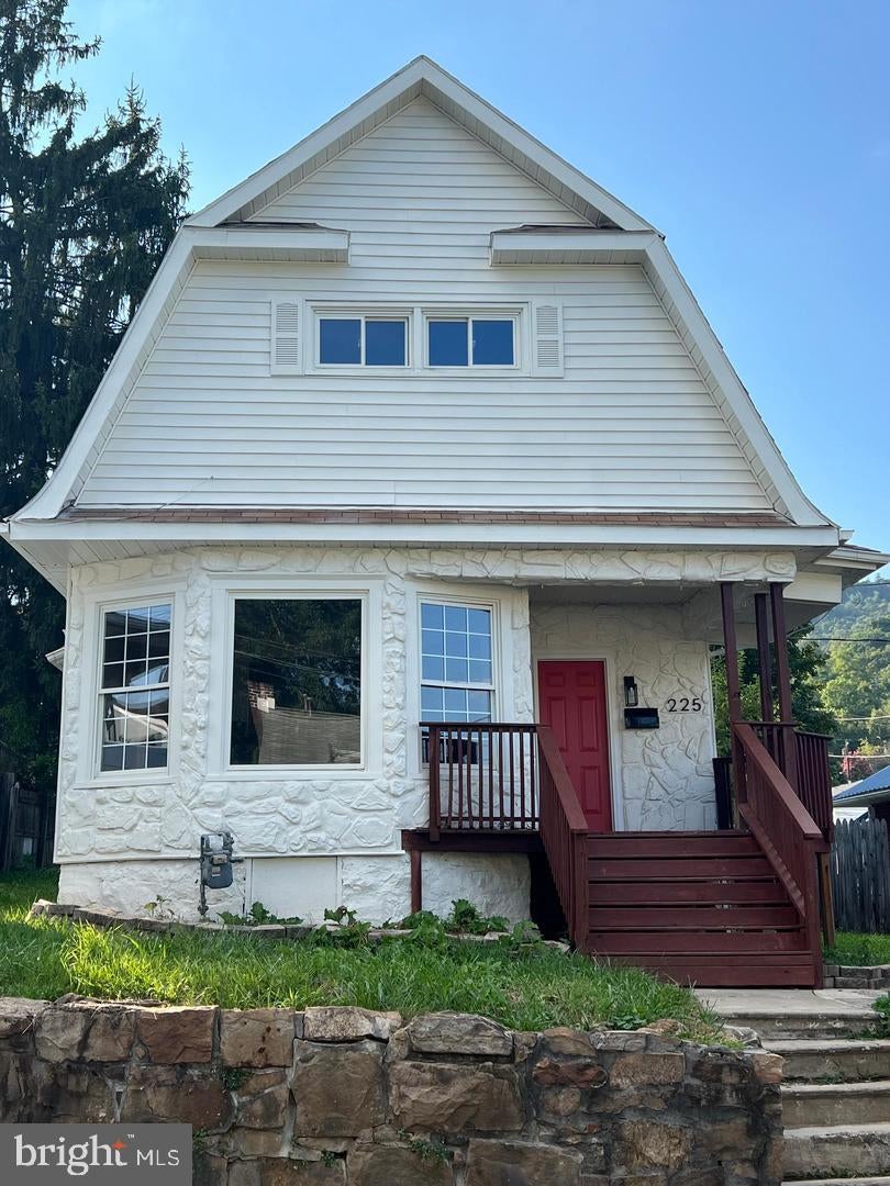 225 VINE STREET
