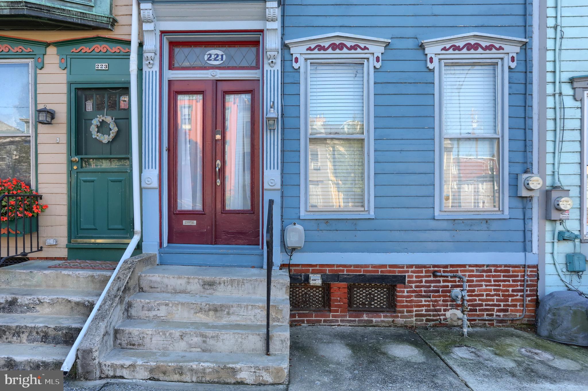 221 VERBEKE STREET