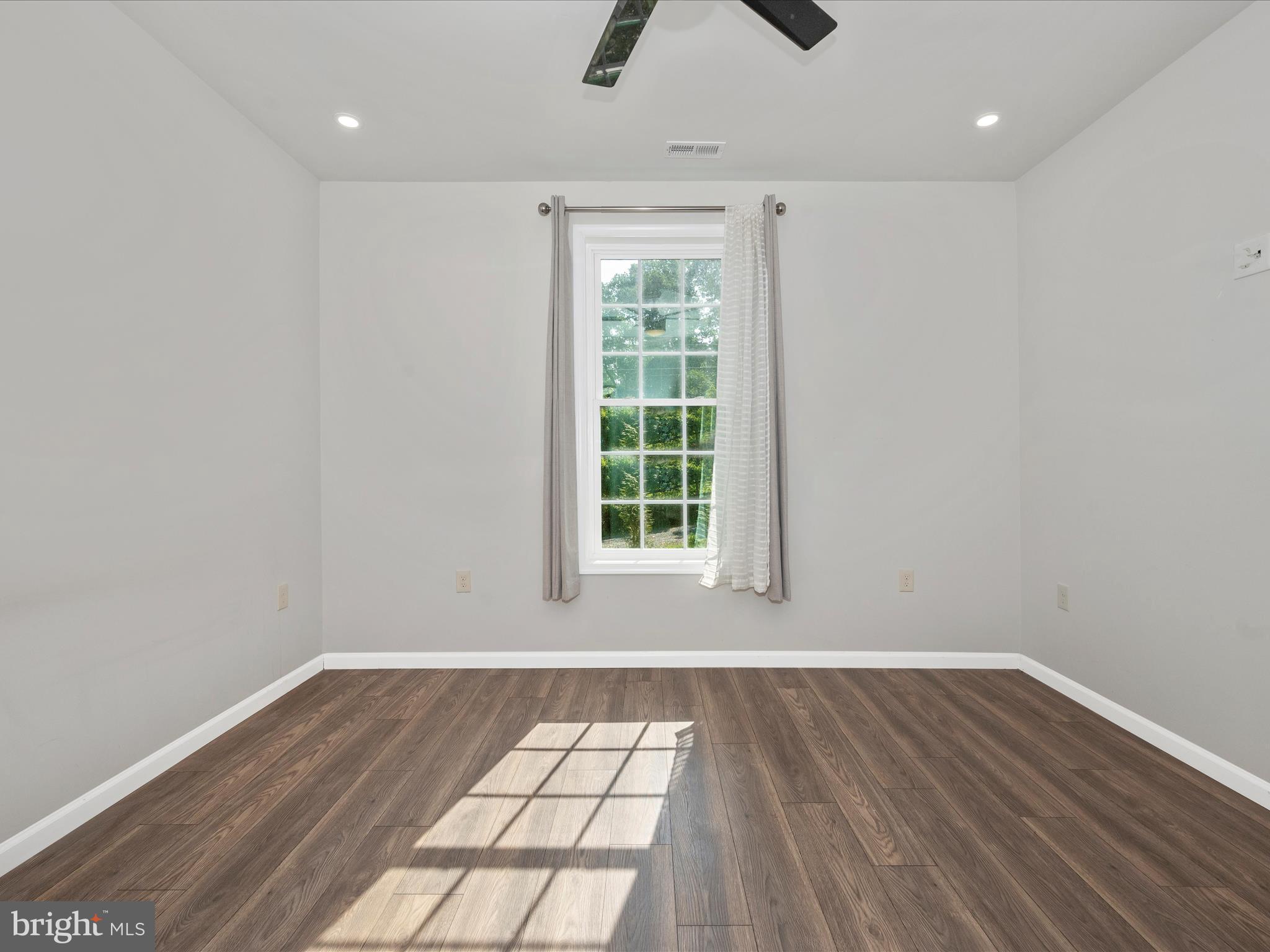 KEYES FERRY ACRES - Residential