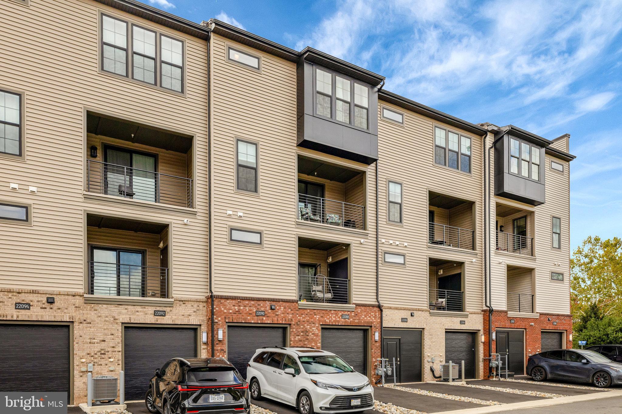 METRO WALK AT MOOREFIELD STATION - Residential