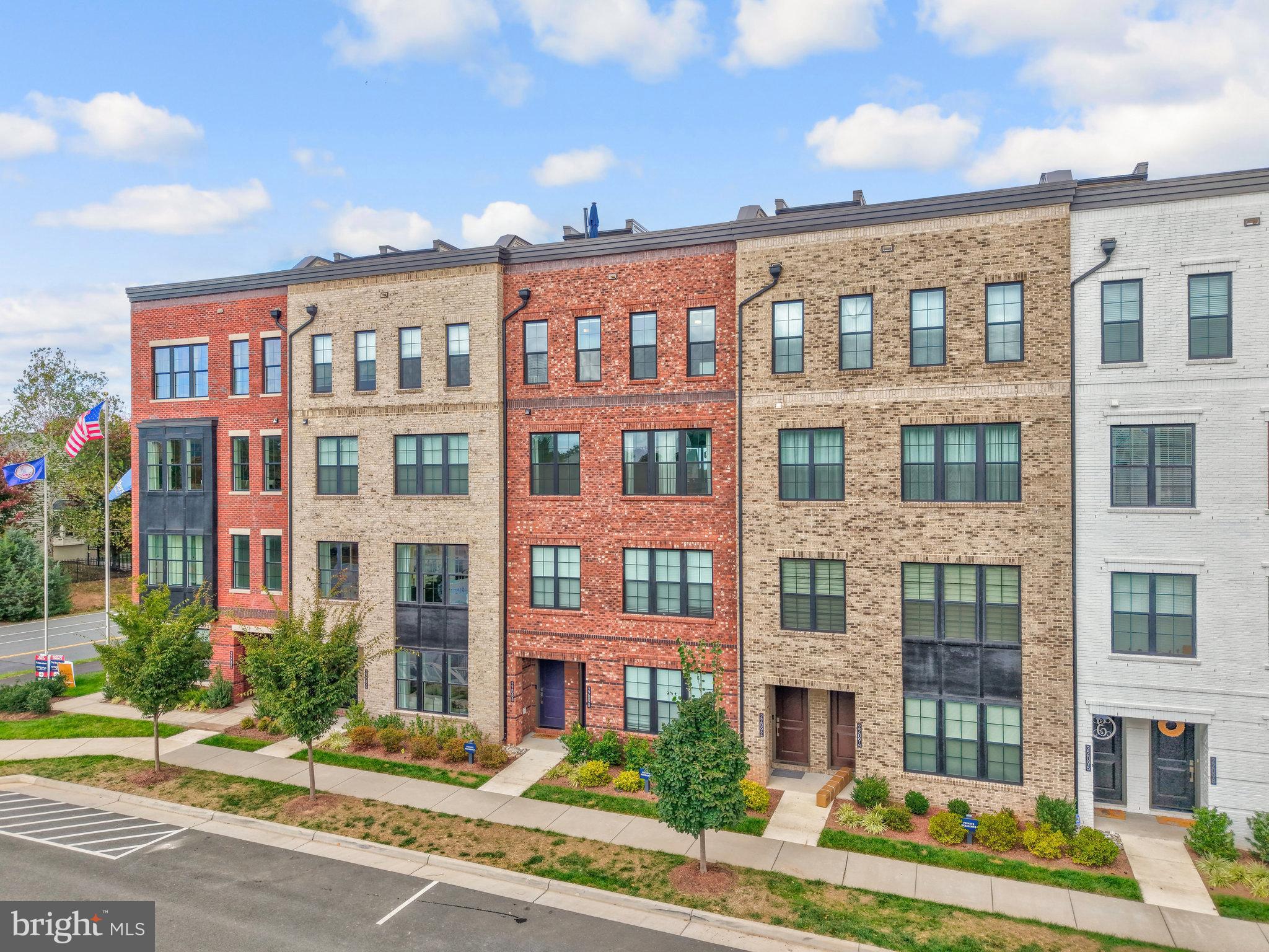 METRO WALK AT MOOREFIELD STATION - Residential