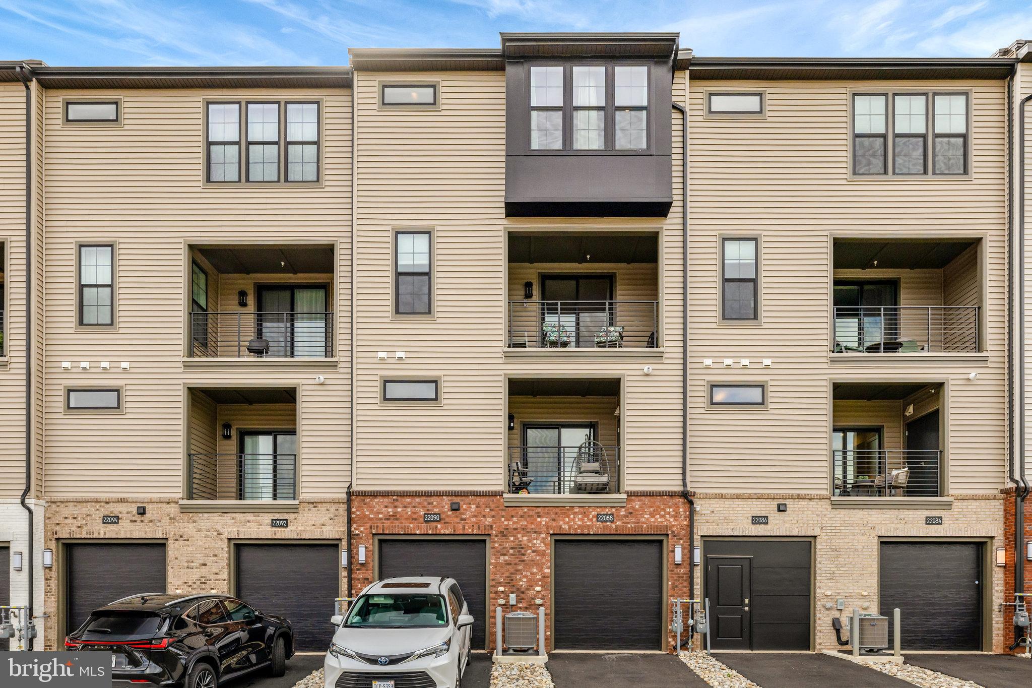 METRO WALK AT MOOREFIELD STATION - Residential