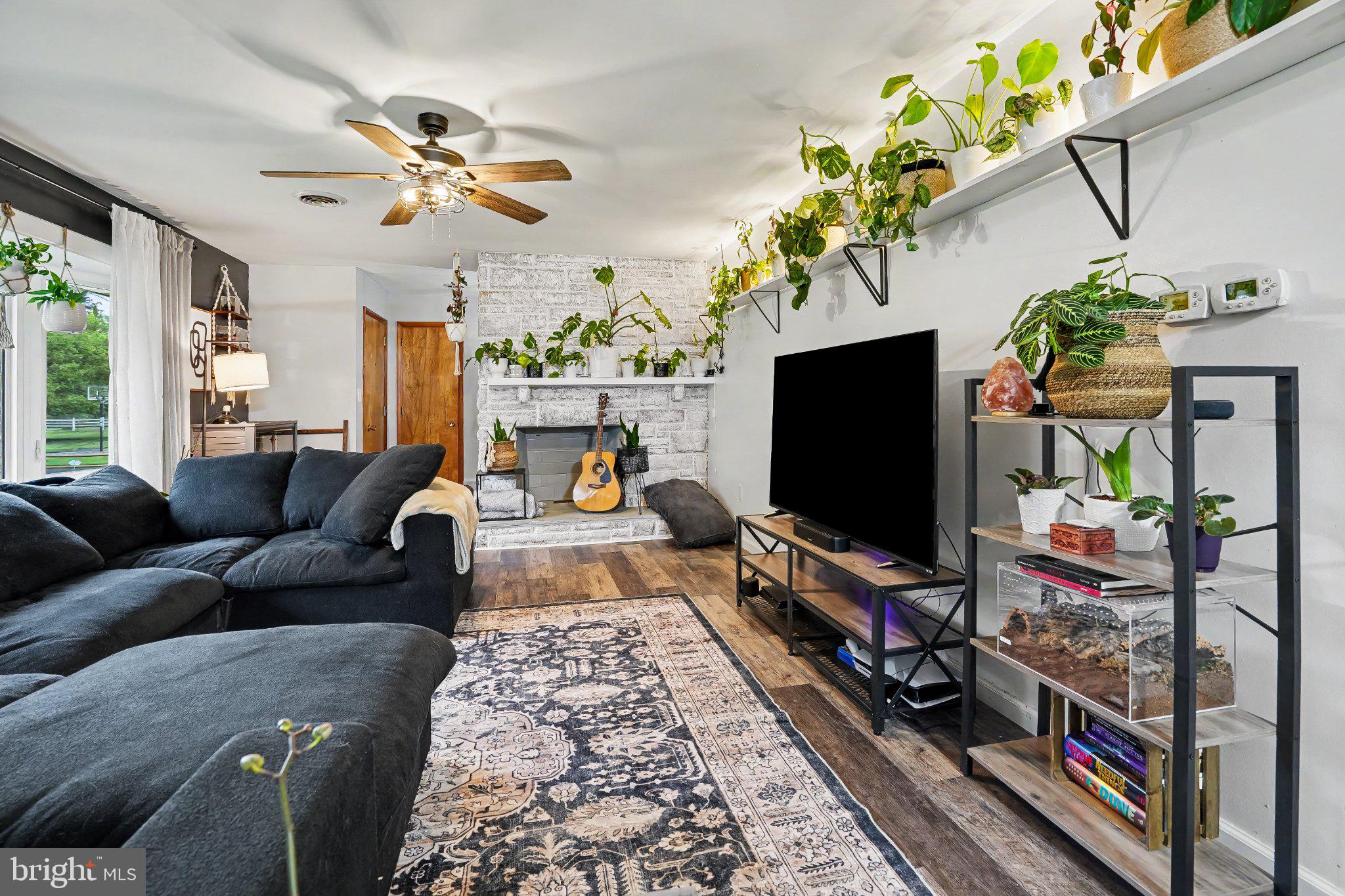 1029 LAUREL DRIVE