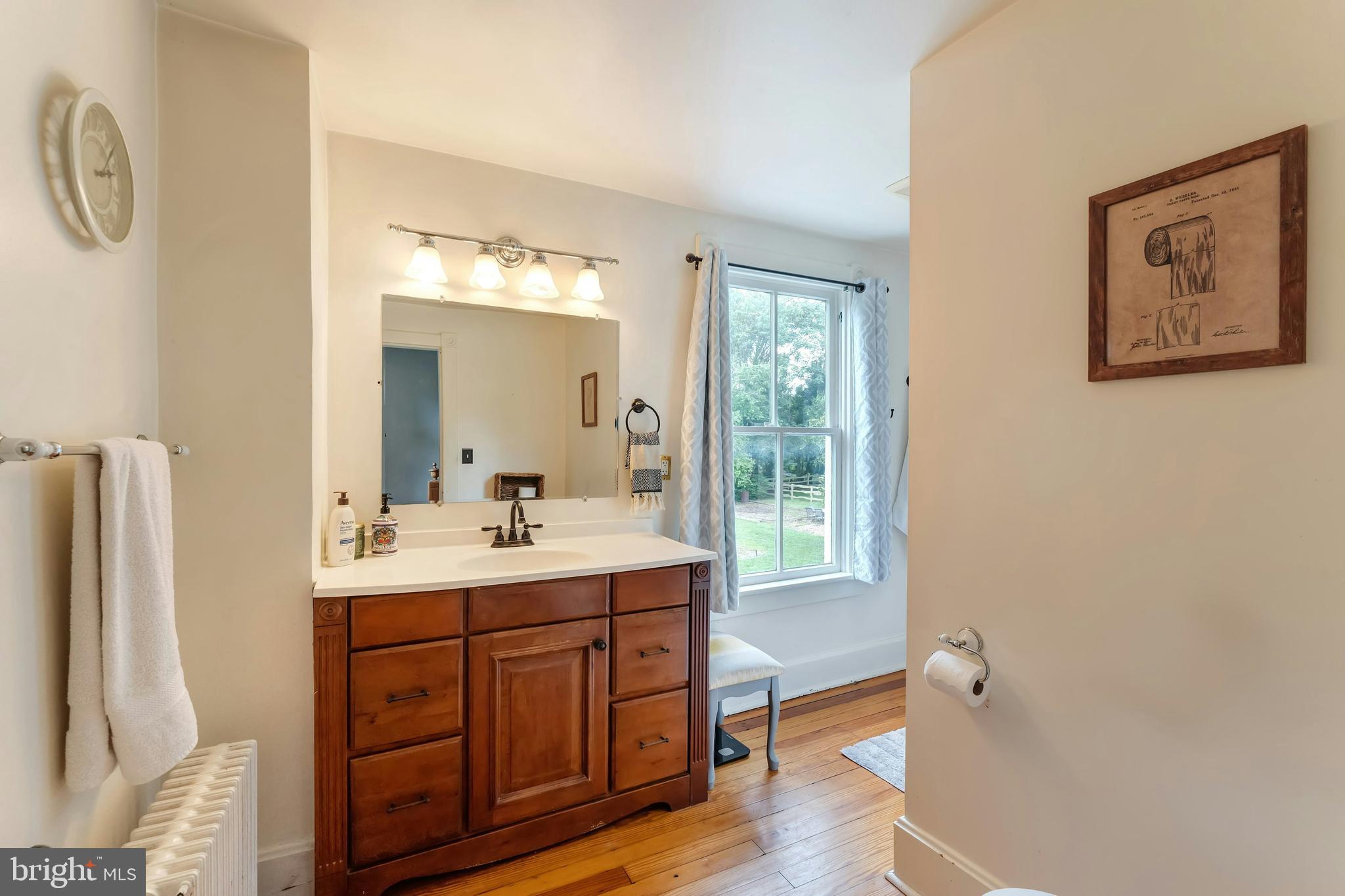 ROUND HILL - Residential