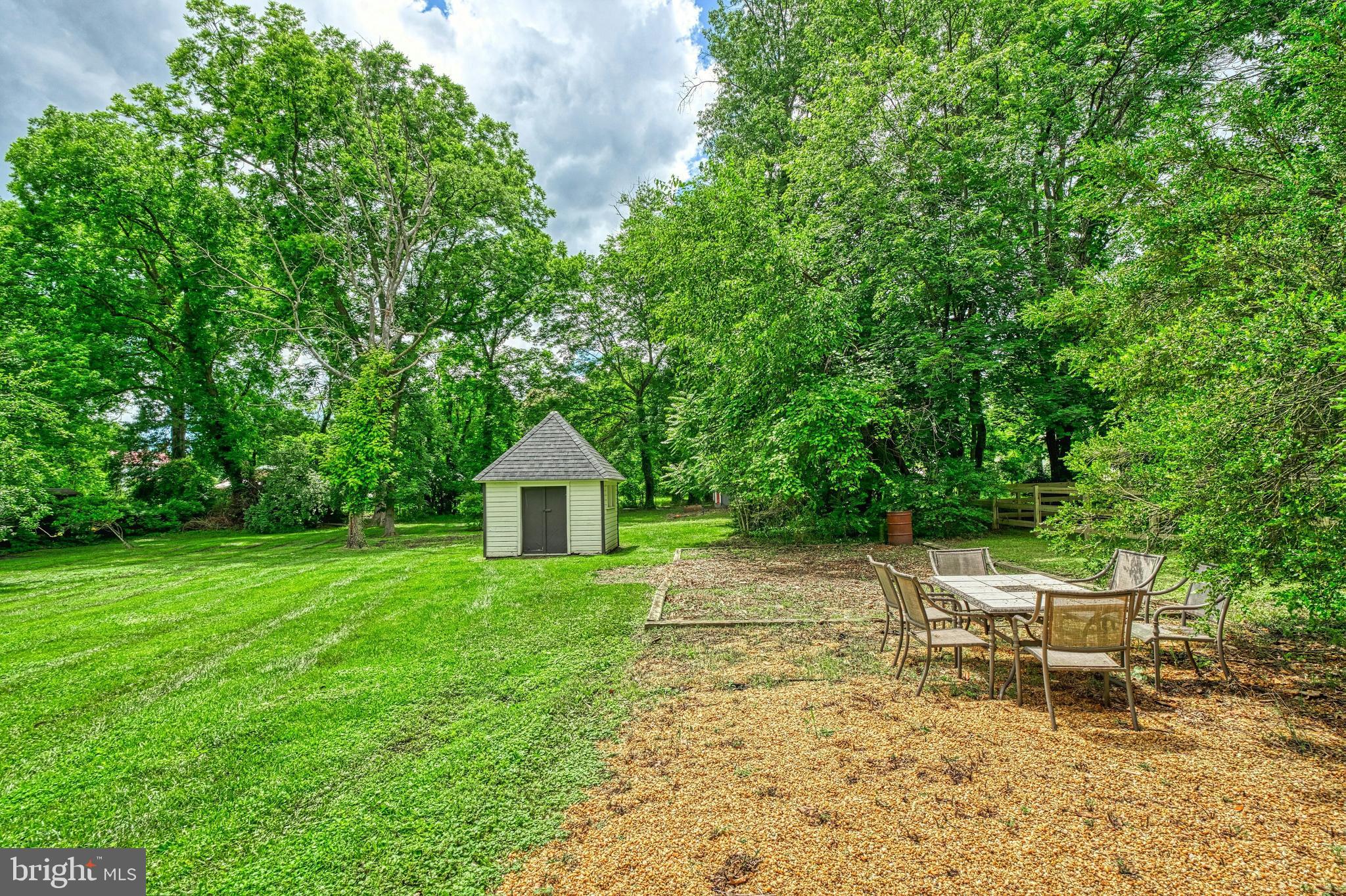 ROUND HILL - Residential