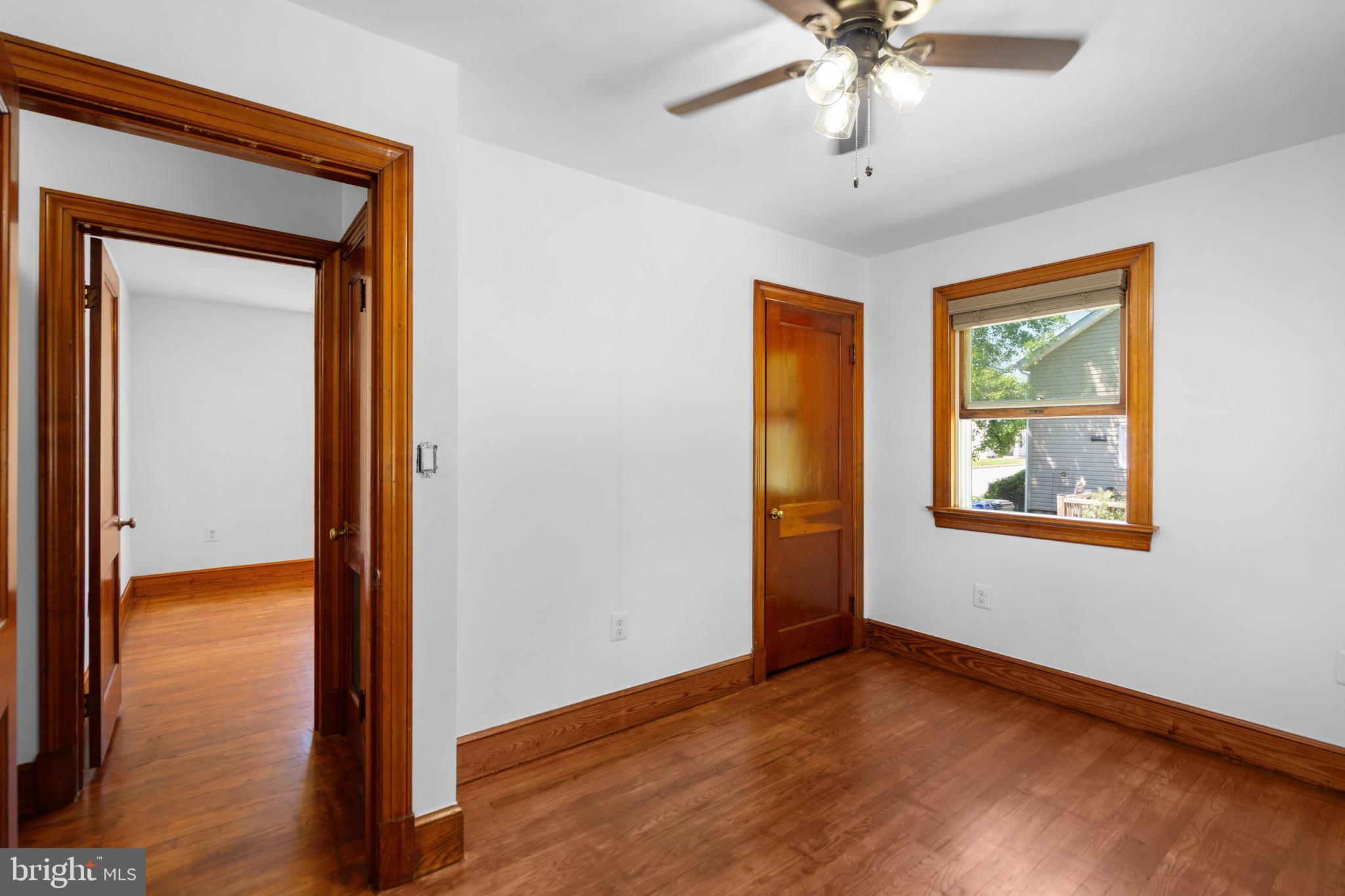 TOWN OF LOVETTSVILLE - Residential