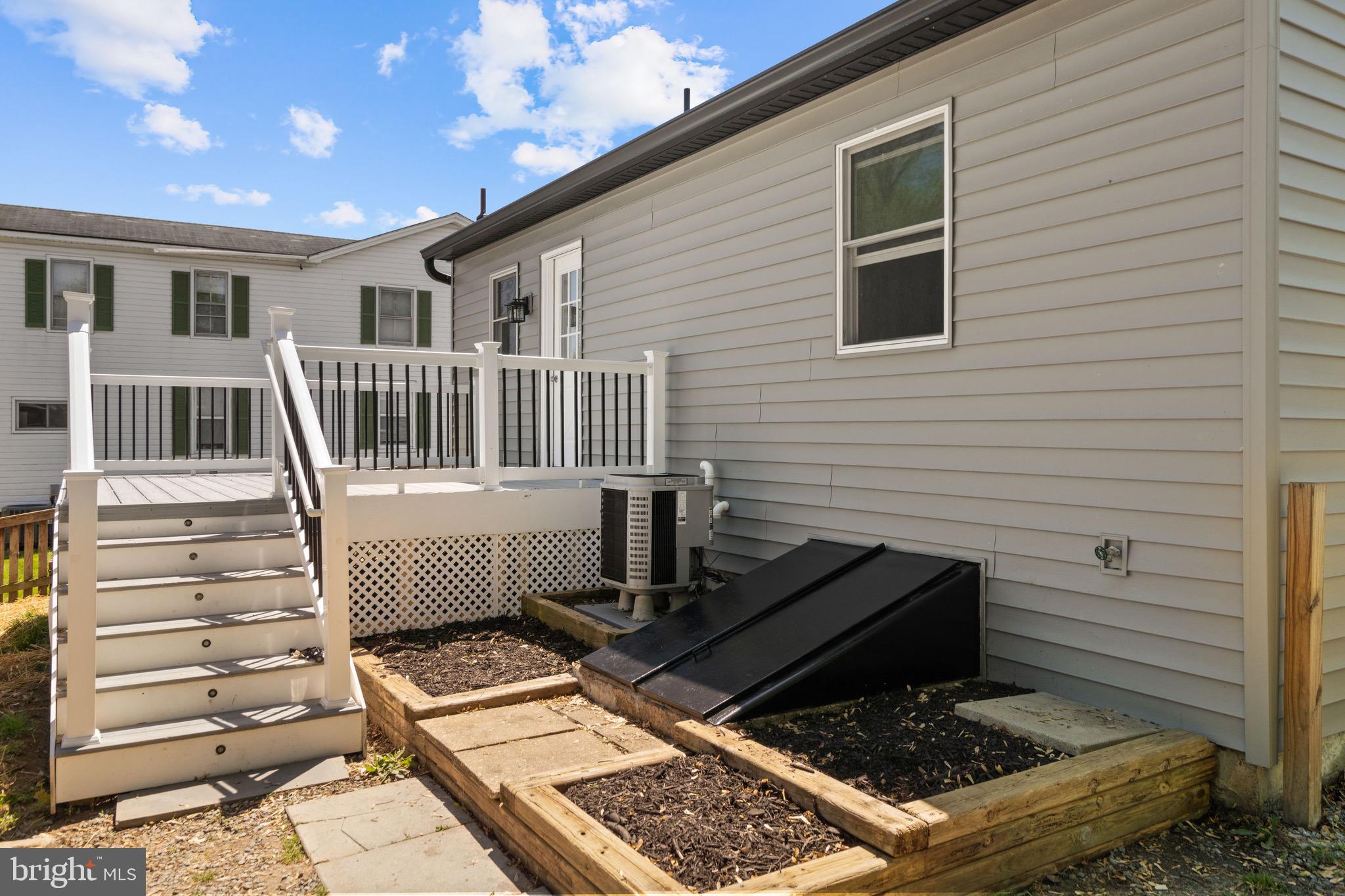 TOWN OF LOVETTSVILLE - Residential