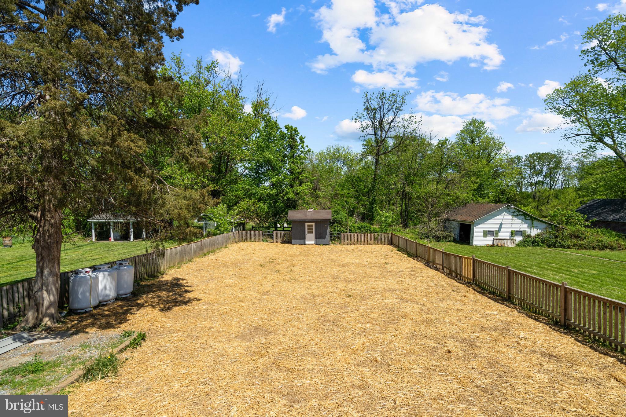 TOWN OF LOVETTSVILLE - Residential