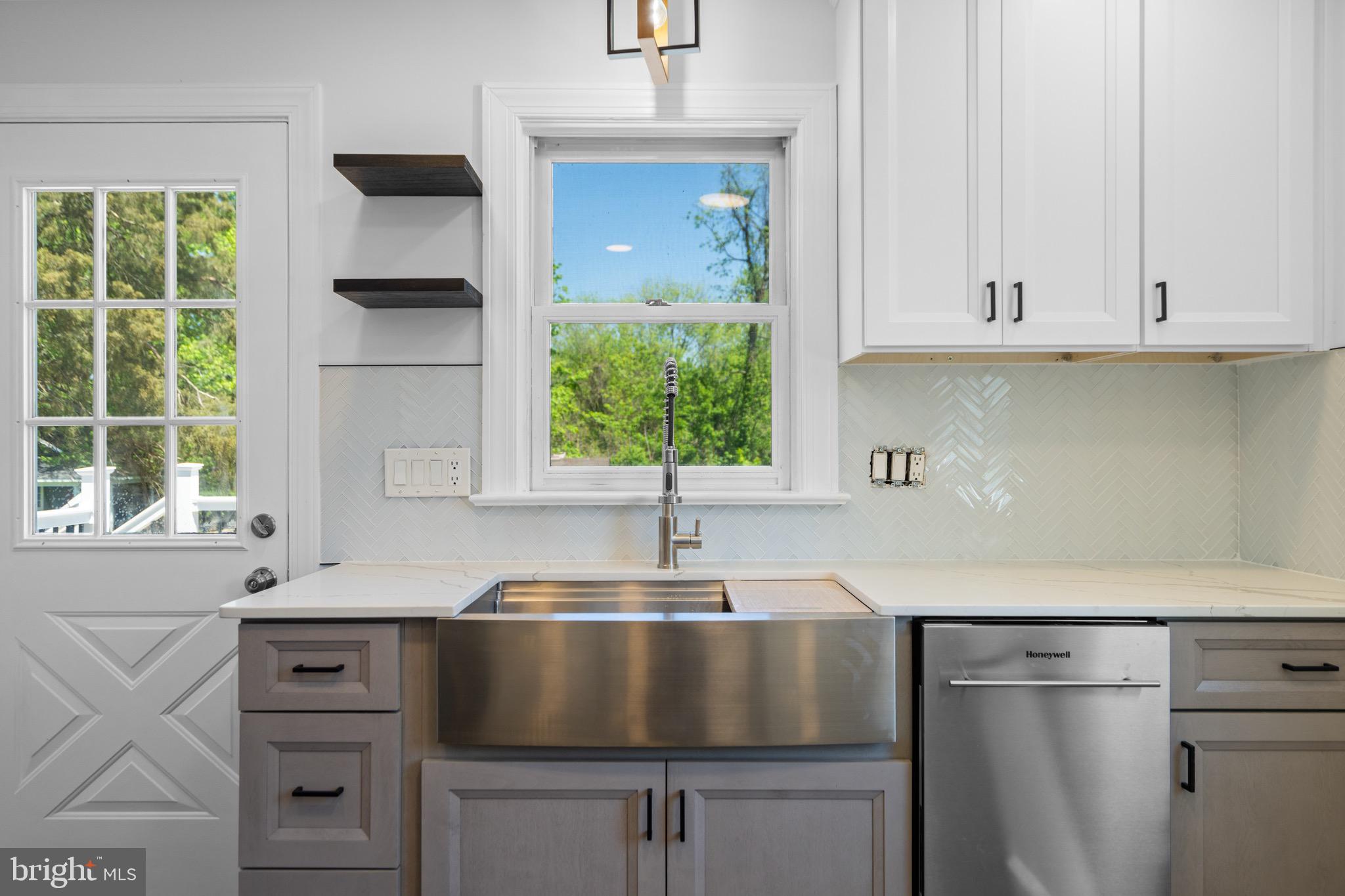 TOWN OF LOVETTSVILLE - Residential